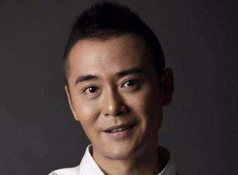 他27岁时娶了大15岁的女演员,婚后15年依然恩爱,遗憾是没有孩子_阮巡