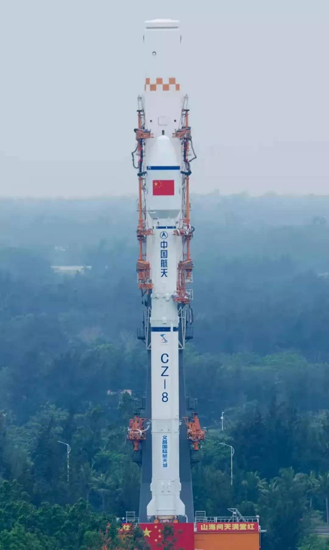 北京时间2022年2月27日11:06,搭载22颗卫星的"长征八号"遥二运载火箭