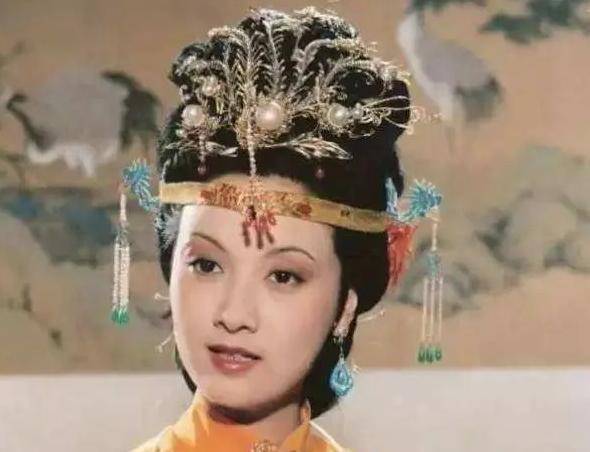 古风求求古装造型师们别再偷懒了，古风真不是披头散发扎个鬏啊