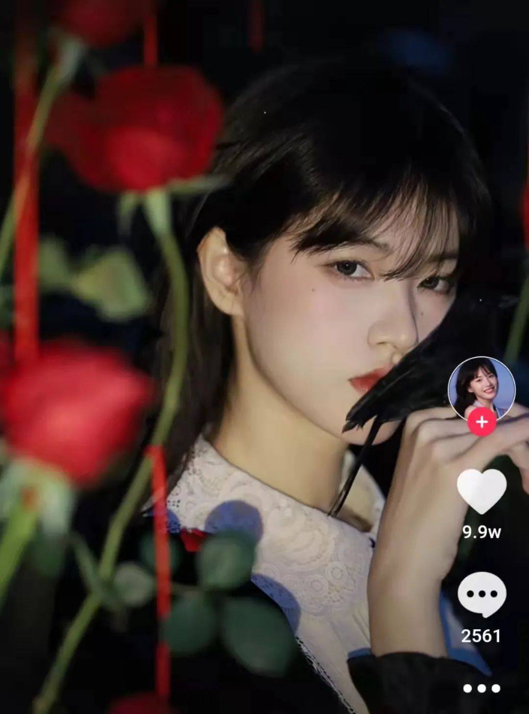 八卦爆料网红圈也出了个淡颜系美女！旧天台随便一拍她就火了？