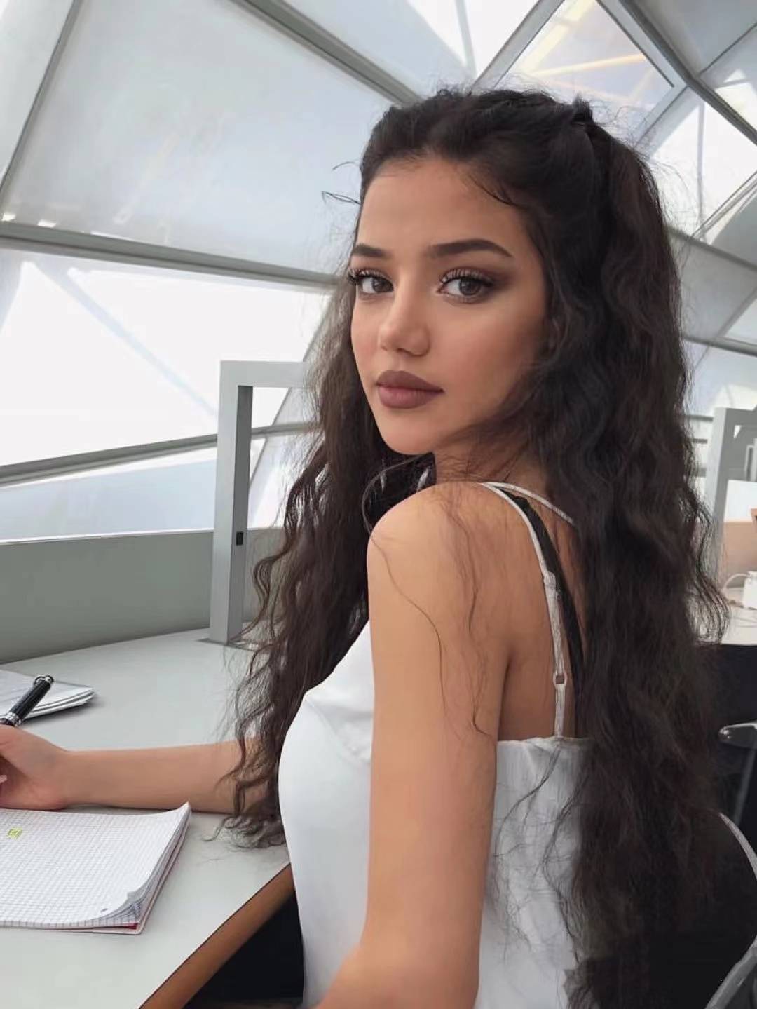 眼睛你的五官是“松散型”还是“紧凑型”？一个小技巧，轻松判断