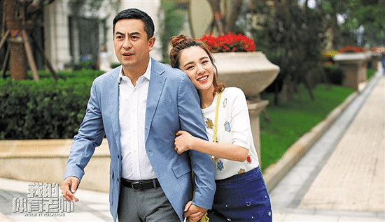 包子|《爱我就别想太多》,一部老少恋的喜剧,看陈建斌和李一桐谈恋爱