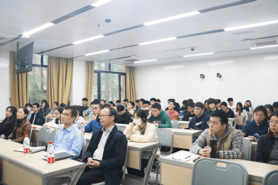 的"产业空间理想型"分论坛上,aecom中国区建筑设计总监黄春华受邀出席