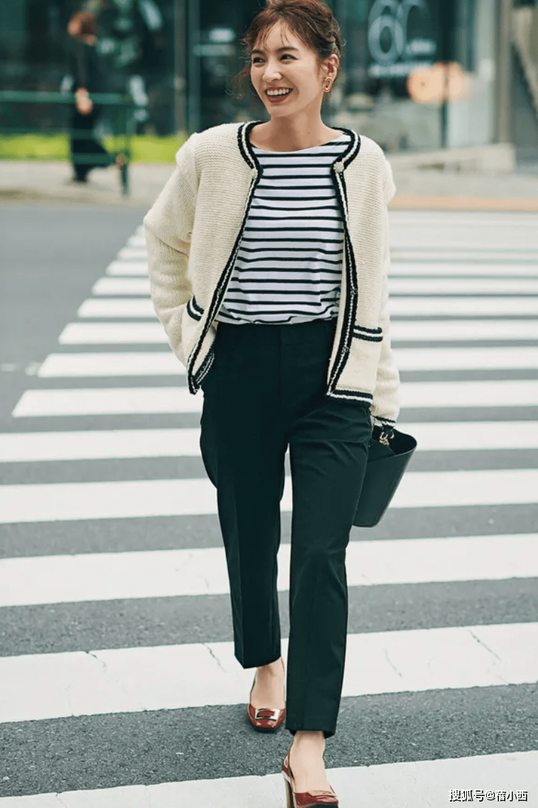 莫属 春天最火的“上衣”,可搭遍四季的穿搭造型,非“条纹衫”莫属