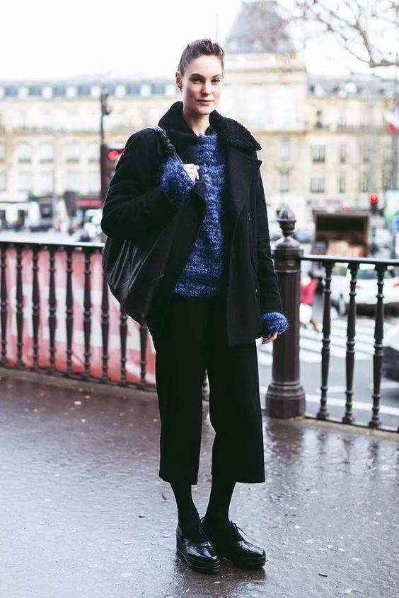 短裙 秋冬必备的打底袜，怎么穿才不会太土气？从挑选到搭配都很关键