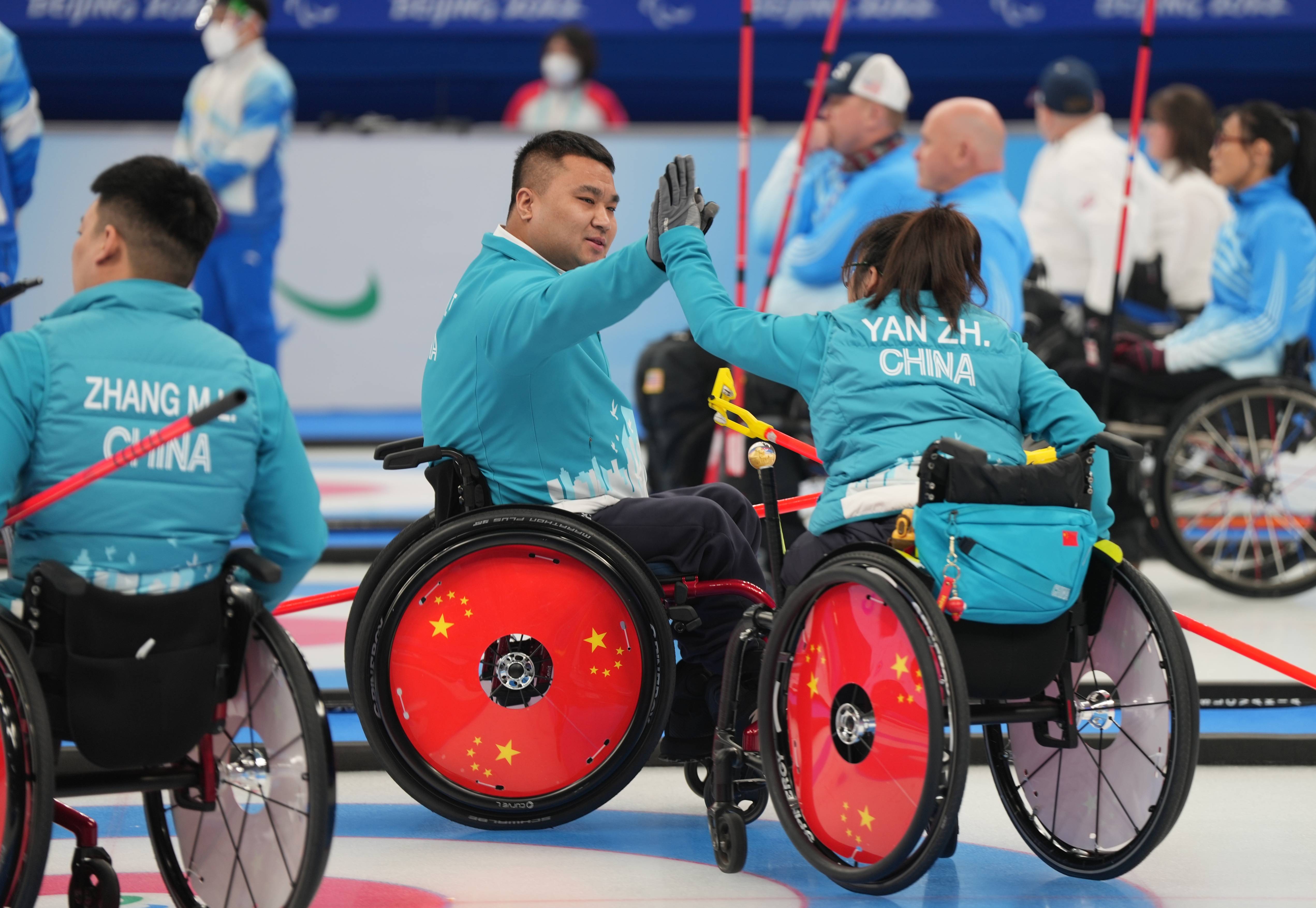 轮椅冰壶开始比赛 华夏队决胜盘3比7不敌加拿大队