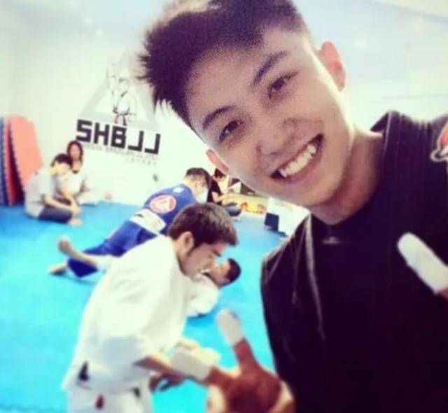 力气活|演员黄景瑜：成名路上有艰辛，16岁辍学打工，不敢在父母面前流泪？？