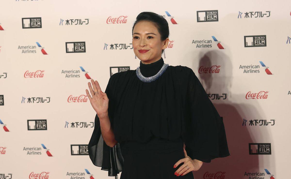 电影节|东京电影节，一袭黑袍巧遮孕肚，40岁的章子怡承认怀二胎