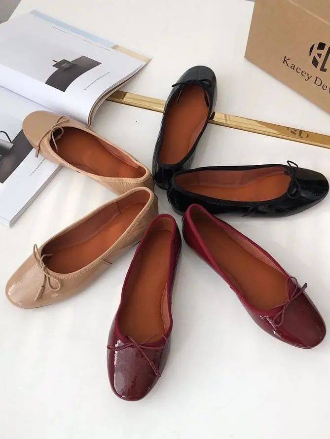 芭蕾 扔掉小白鞋,“牛仔裤+这双鞋”才是2022洋气穿搭!