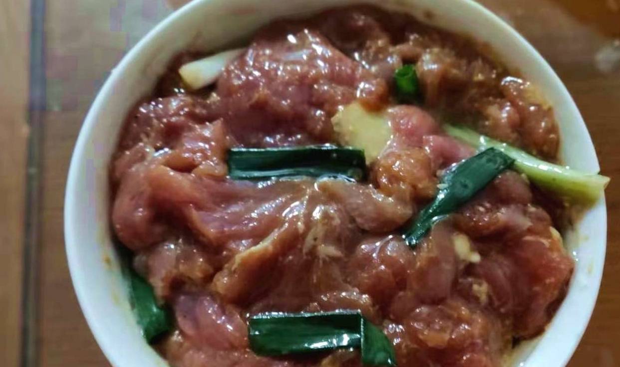 因为|保存猪肉别再放冰箱了，教你一招，猪肉鲜嫩美味，还能长时间存放
