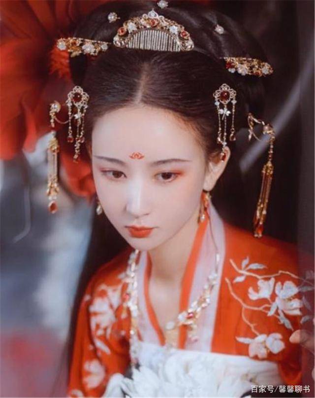 后娘|她穿到修仙文里，八岁结丹化神修得至高境界，却不逆袭甘愿当女配