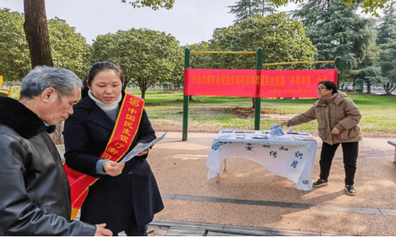 中国民生银行衡阳分行开展冬季攻势进社区宣传活动