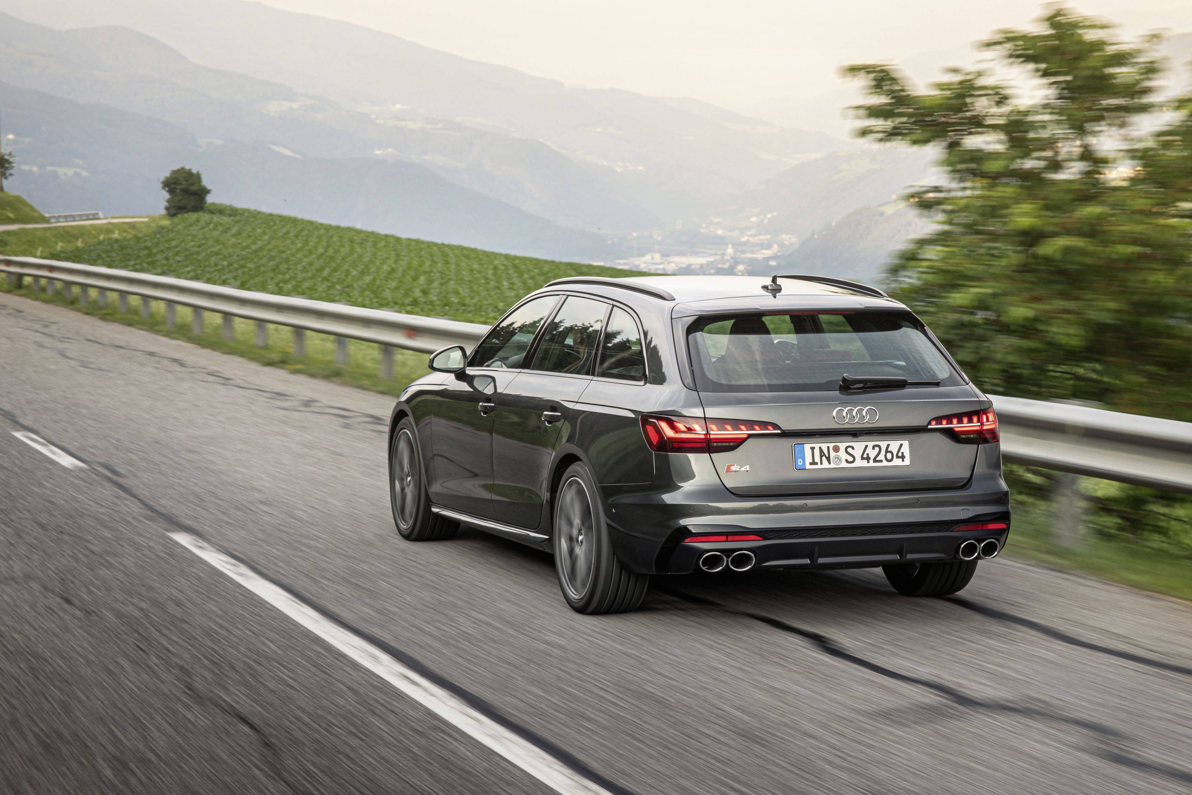 奥迪瓦罐粉看过来奥迪s4avant年底将引进国内现已接受预订