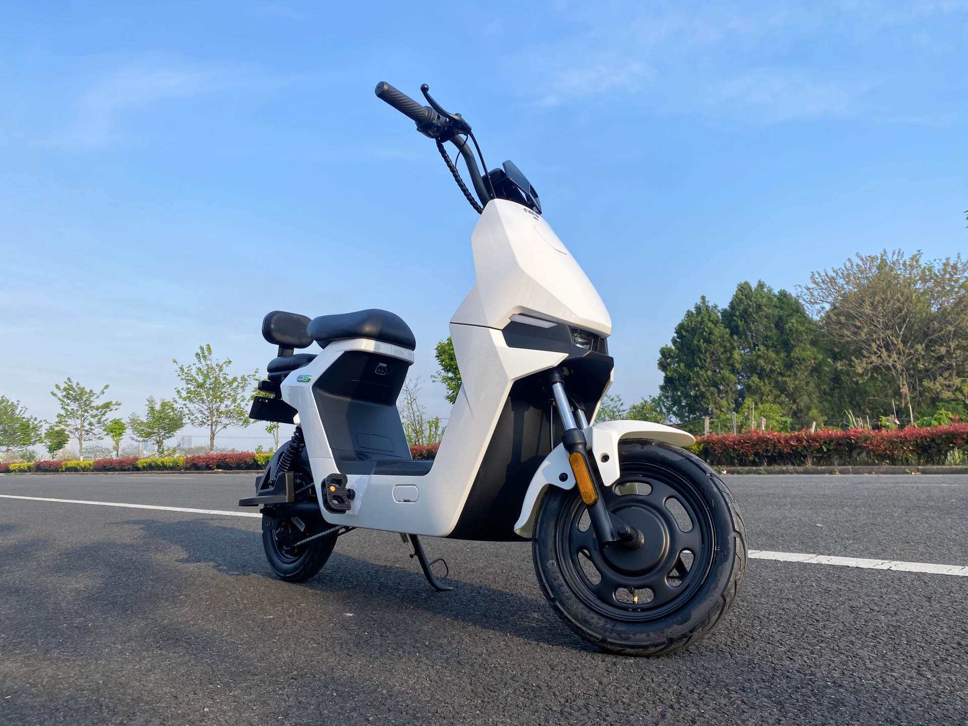 原创小牛电动发布2021年q4财报净利润下滑18股价较高点已跌去80