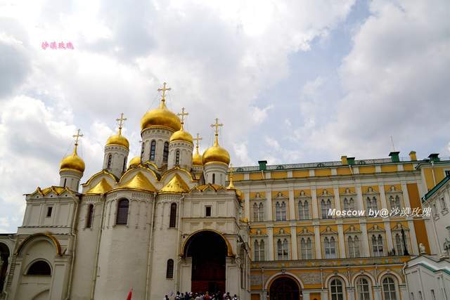 从莫斯科河畔看到的是"大克里姆林宫(great kremlin palace)",实际