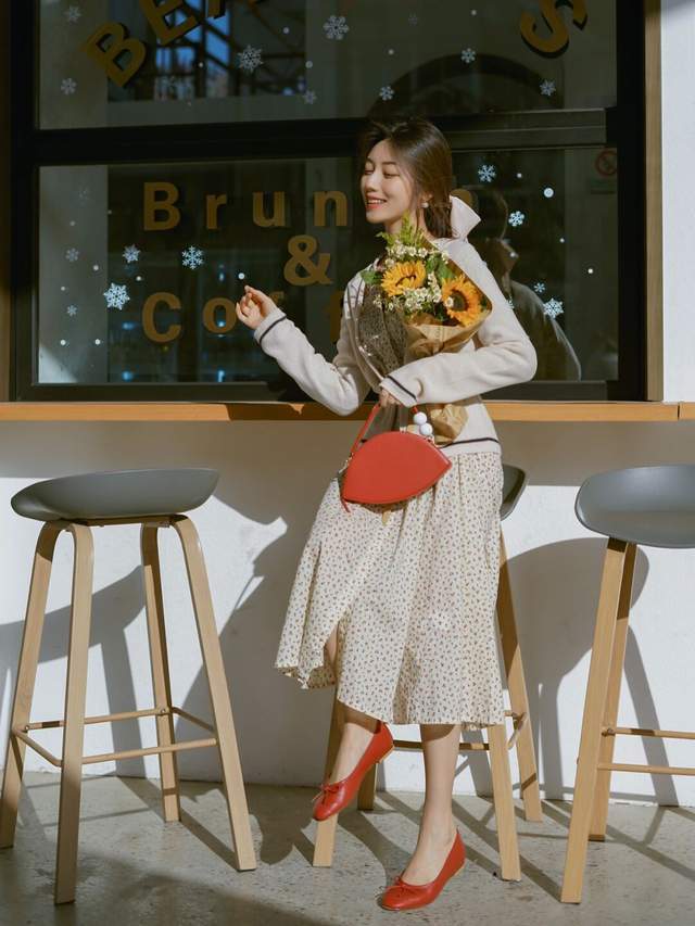 颜色 早春通勤穿搭,背心搭配针织衫简约时髦,提升气质又减龄