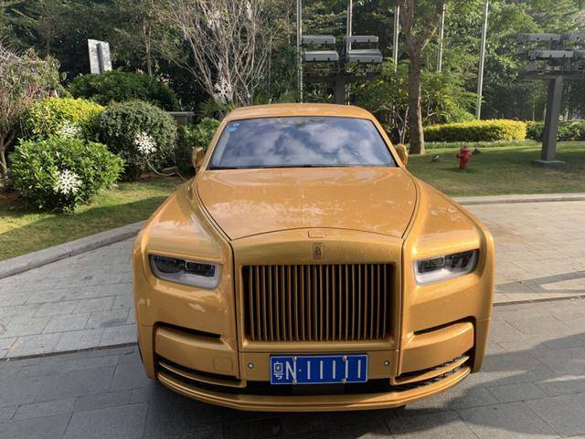 67偶遇金色劳斯莱斯挂11111车牌号看到轮毂白送我都不要