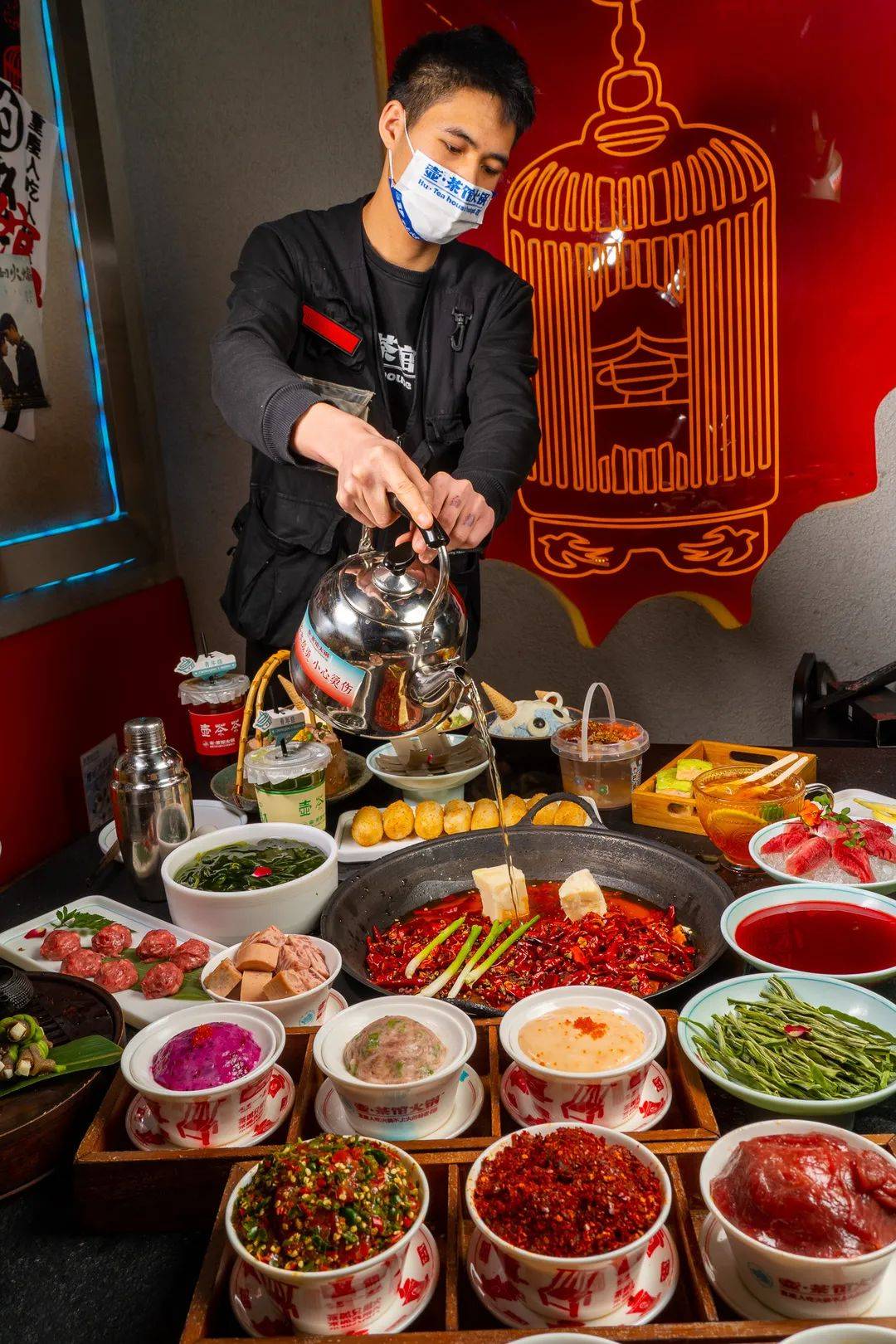 勒家火锅店藏着重庆人吃火锅不上火的秘密