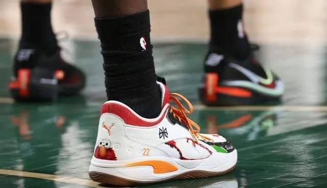 约基奇NBA球员上脚：戈登361度战靴很酷，约基奇把婚戒绑在鞋带上