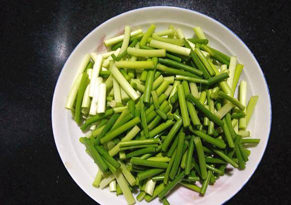 怎么去除车里的蒜苔味道 aeb1ccd3ac994023a06666f522c5d12a.jpeg