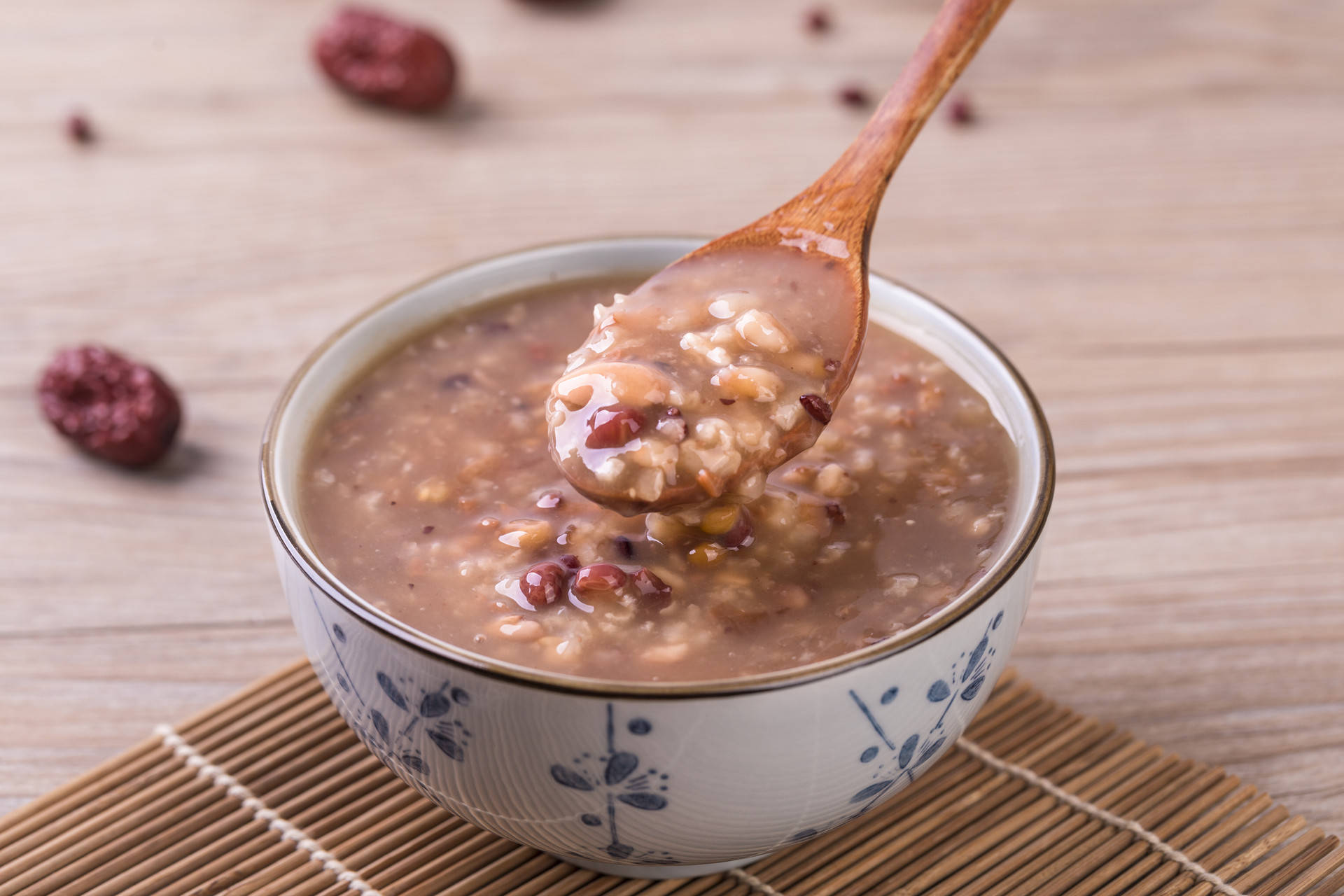 阳光明媚的春天常喝这几碗粥气色红润有光泽