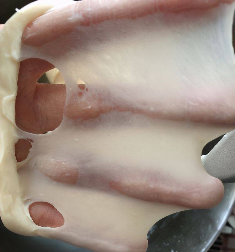 面包|家人迷上了这个早餐包，松软的外皮包裹着浓香的馅料，太美味了