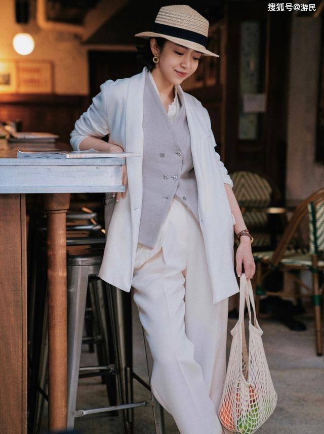 颜色 三四十岁的女人想甩掉“中年感”，瞧瞧三木的穿搭，照着穿都好看