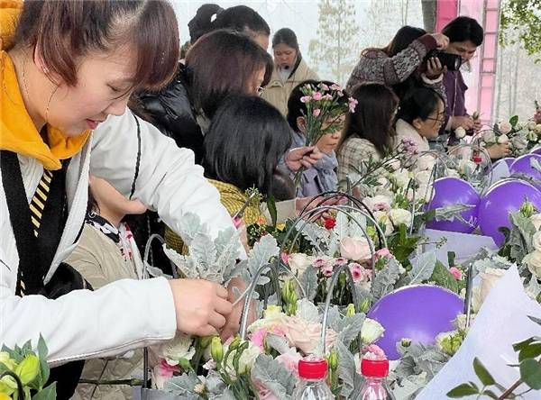 插花璐比倾情助力中国银行3.8节开展好家风活动