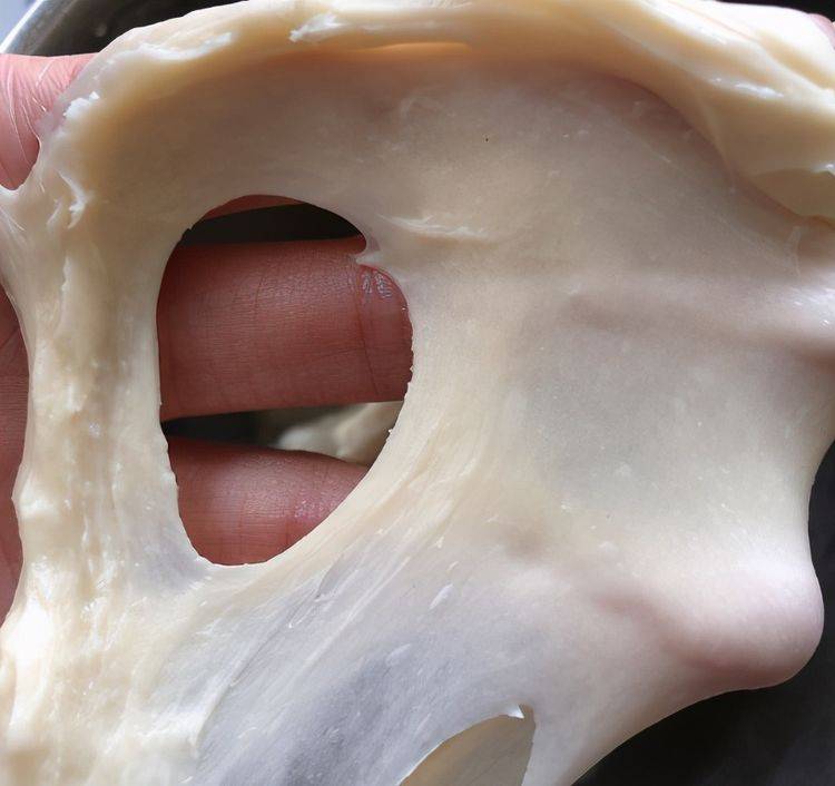 面包|家人迷上了这个早餐包，松软的外皮包裹着浓香的馅料，太美味了