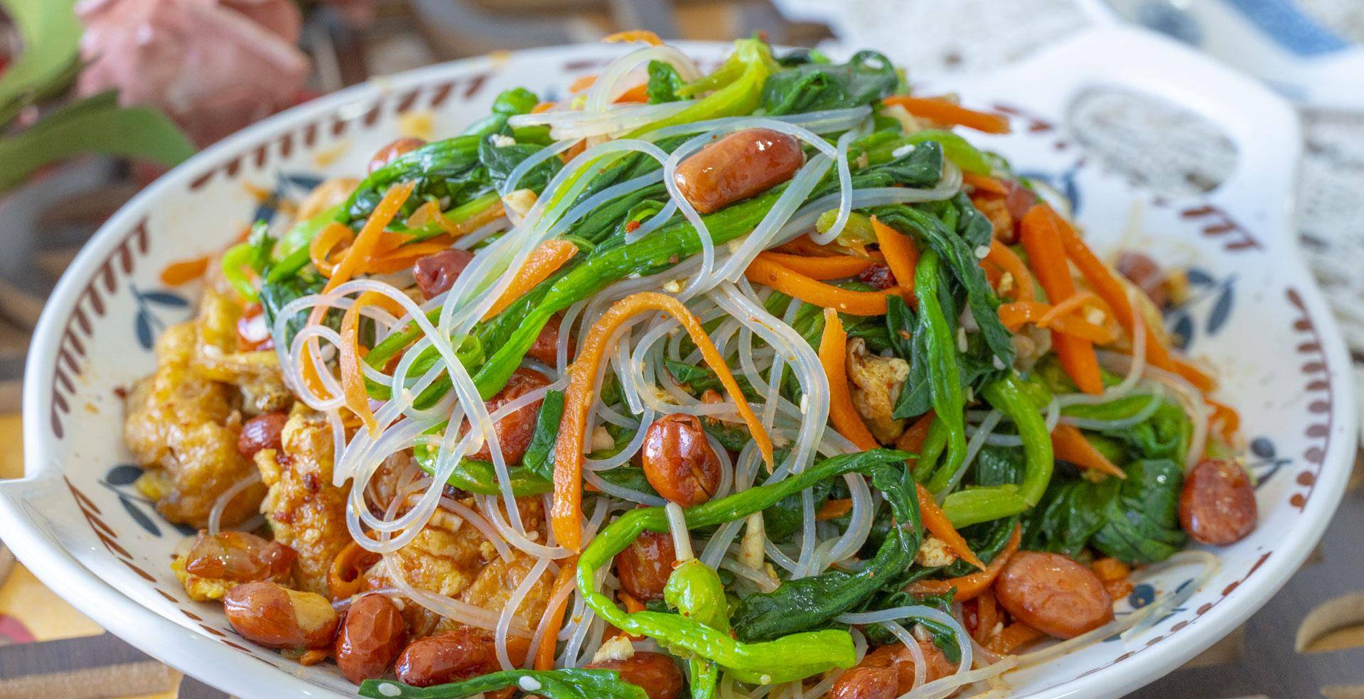 加入适量|爱美的女人，建议多吃“4红3黑2绿”，含铁量高，春季常吃气色好