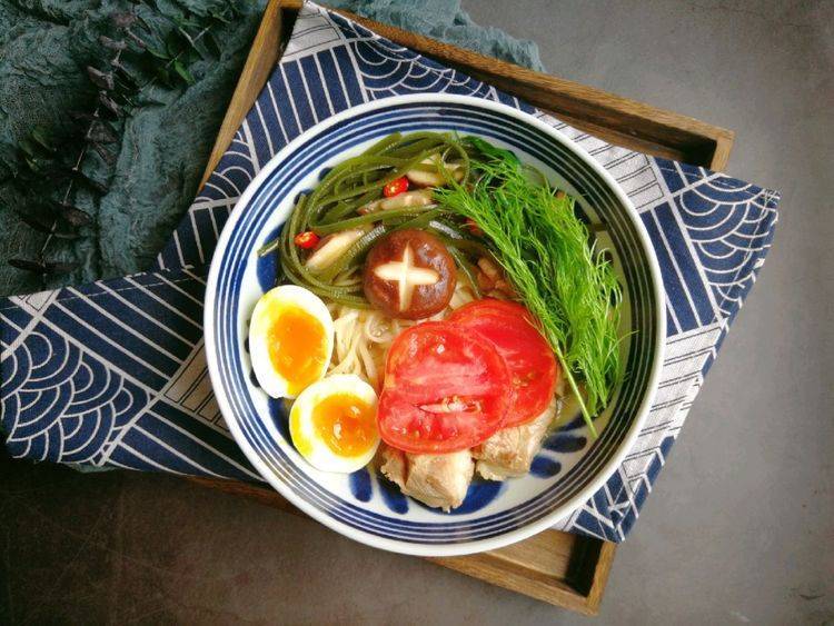 一碗茴香面立刻流行起来.