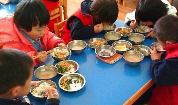 家长|女儿在家挑食，可在幼儿园一顿能吃11个饺子，宝妈觉得很意外