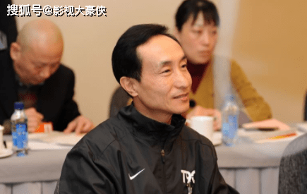 原创两会现场，巩汉林怒斥：明星收入过亿仍偷税漏税，给中国人丢脸