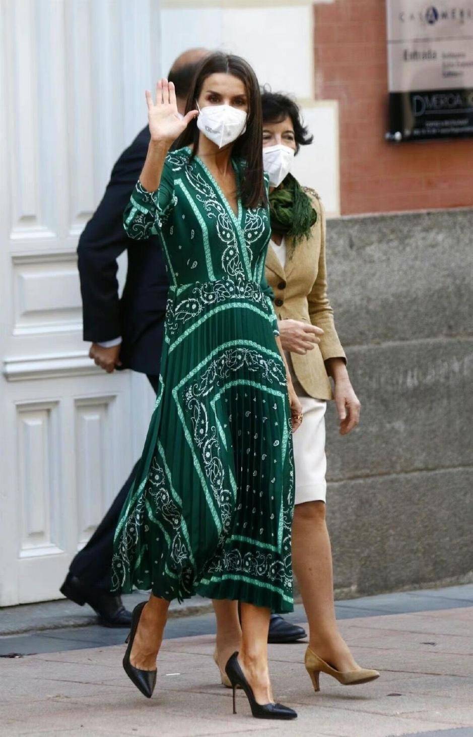 面料 拥有“贵气”的女人，穿着都有这4个特征，看西班牙王后就知道了