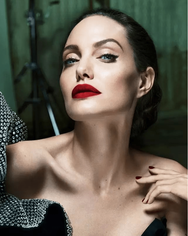 出道狂野叛逆性感的好莱坞另类女星朱莉