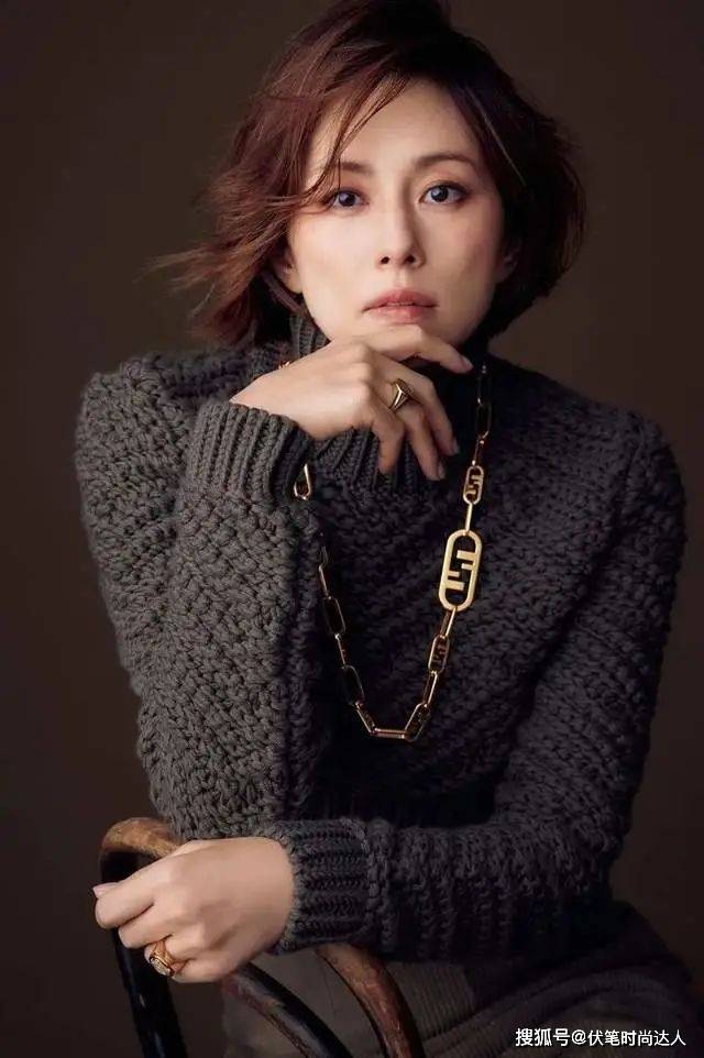 下巴50多岁的女人，剪掉你的长发吧！试试这3款短发，有白发也照样美