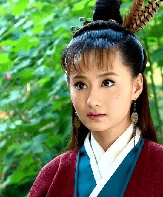 下巴“最丑紫薇”又整容，如今脸僵笑不出，这5位琼女郎都被整容毁了