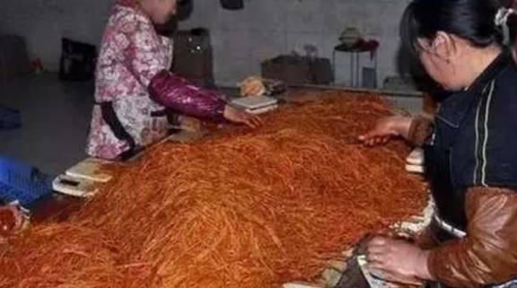 黑心|7岁男孩肚子疼,胃里发现一团“胶”,有些“营养零食”太坑娃