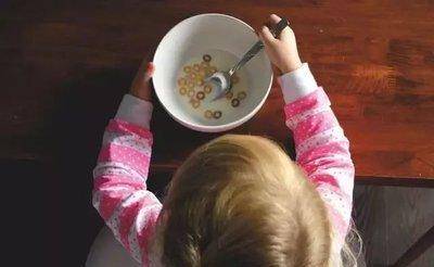 人体|牛奶全是防腐剂,不仅有毒还致癌?医生:这4种“假牛奶”早扔