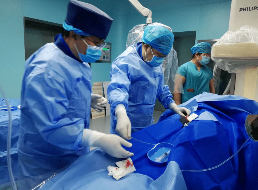 父亲|脑科团队勇闯“生命禁区” “拆除”脑干肿瘤