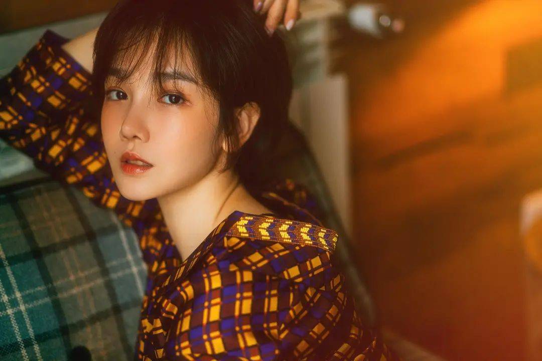 下巴5位“换头”成功付出代价的明星，鞠婧祎满脸硬伤，杨幂总是脸垮
