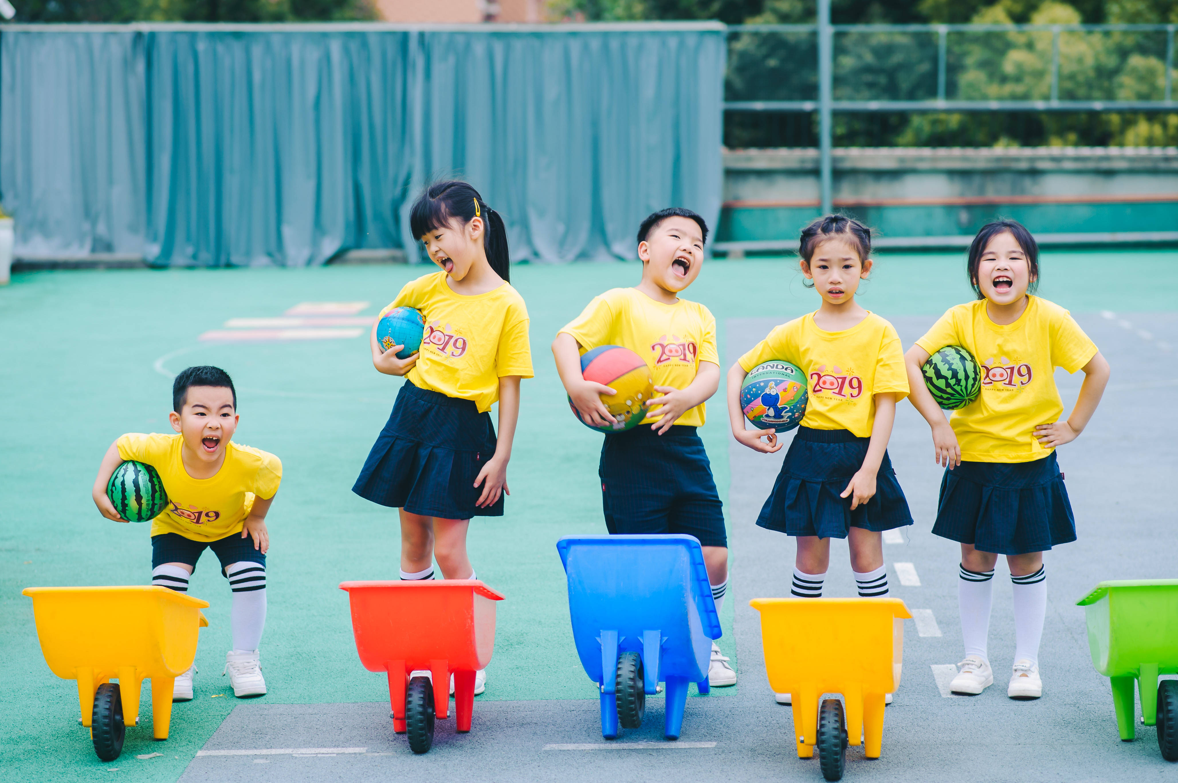 当下最流行的毕业照造型全在这了,老师们火速收藏_幼儿园_照片_孩子