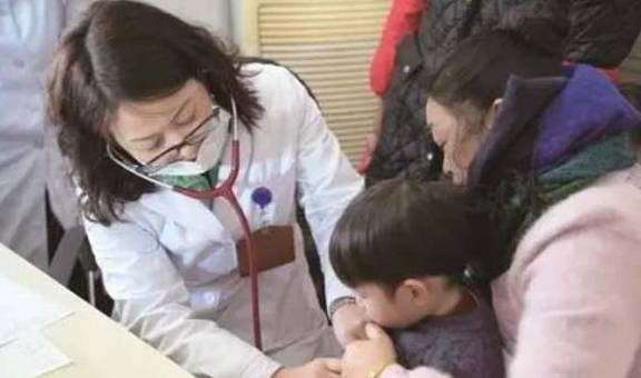 黑心|7岁男孩肚子疼,胃里发现一团“胶”,有些“营养零食”太坑娃