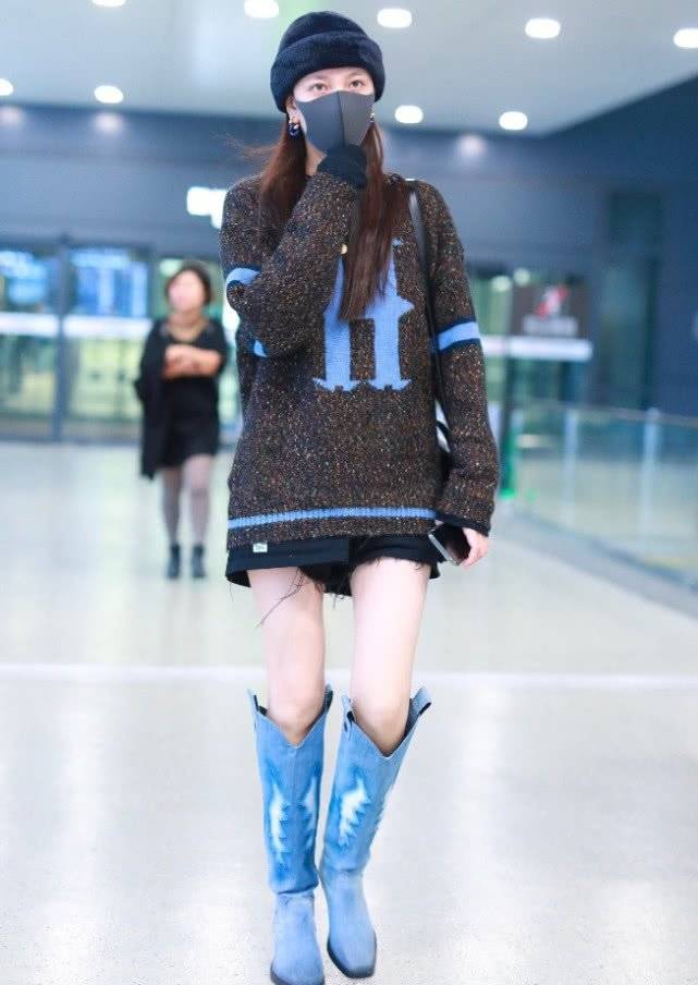原创宋妍霏终于放下马丁靴了当看到她穿长筒靴后粉丝太打击了