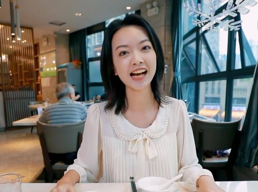 央视又一美女主持来了罗平章首登央视舞台清纯少女感十足