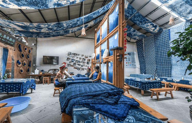 原创蝴蝶泉边这座村藏着传承300多年的扎染技术被称大理白族第一