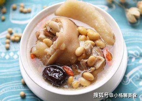 补充黄豆和它天生一对，快速补充胶原蛋白，女人多吃皮肤粉嫩显年轻