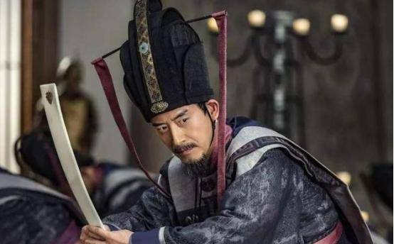 得志",于是再次托以年老,请求致仕,仍未得允,但解除了太子詹事的职位