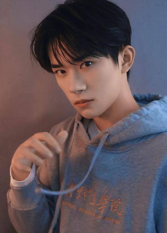 观点评论|易烊千玺自曝曾私下送外卖，不仅被投诉，还被扣了近一半的钱