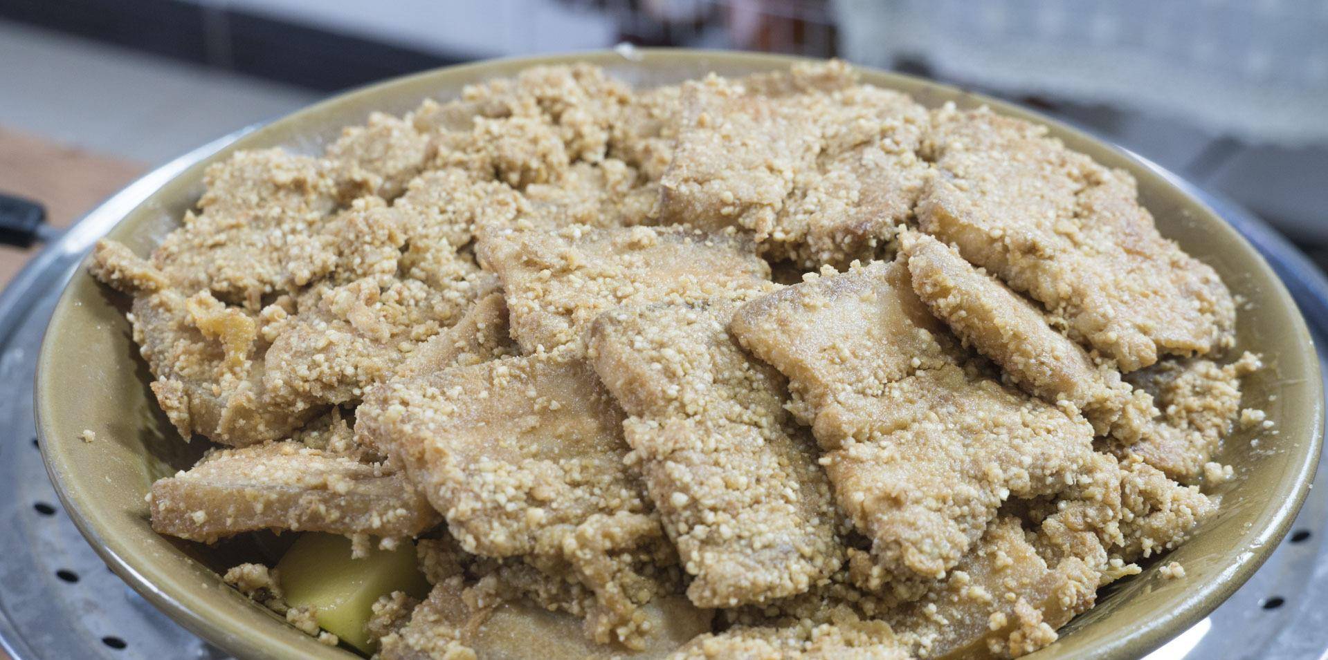 米面|做粉蒸肉，老厨师50年的经验教我做，五花肉酥嫩爽口，米面不夹生